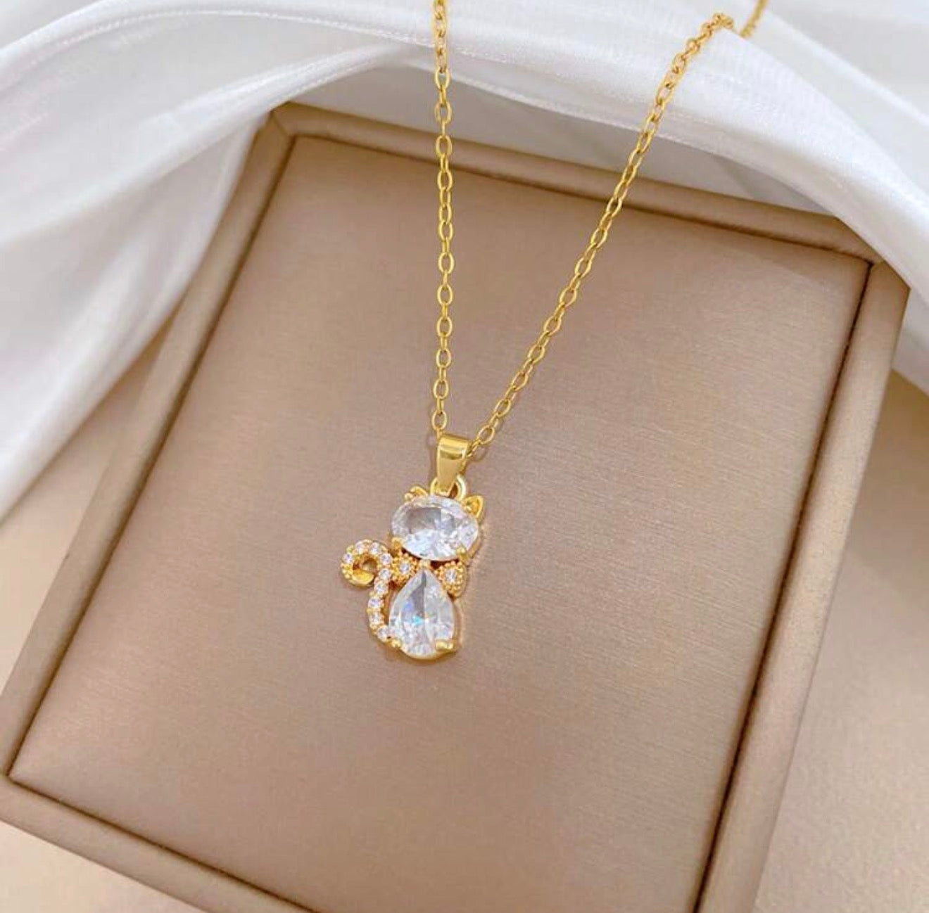 Women Inlaid Rhinestone Cat Fashion Light Luxury Style Elegant Necklace