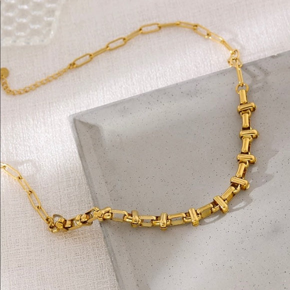 Women Stylish Stainless Steel Short Necklace